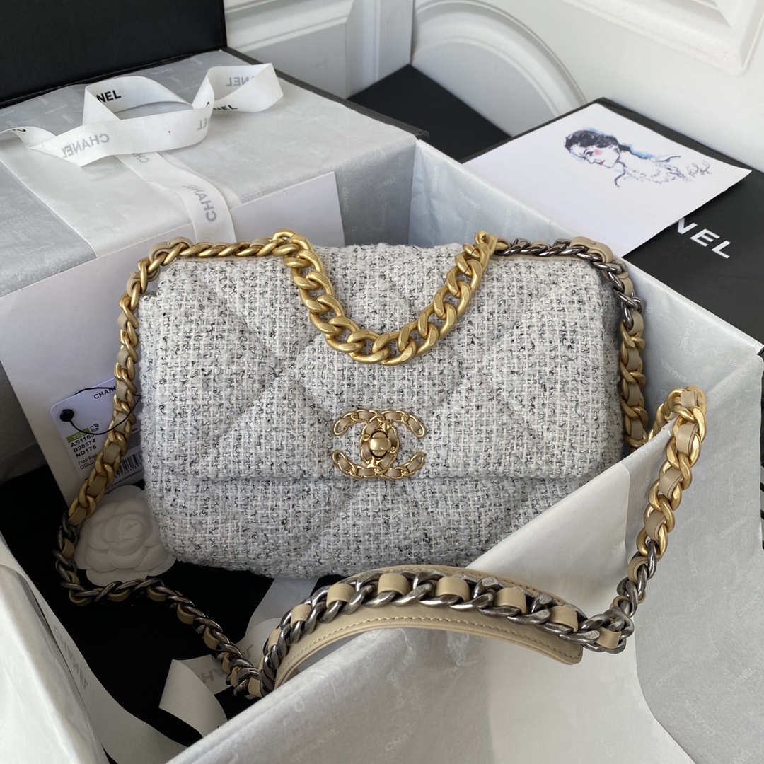 TOP CHANEL19 Bag Woolen 26/30cm  - White