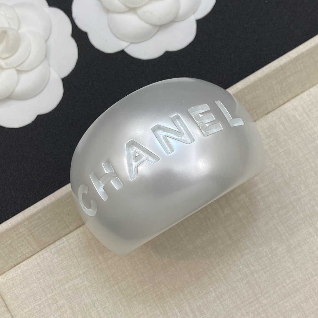 TOP CHANEL Bracelet - White