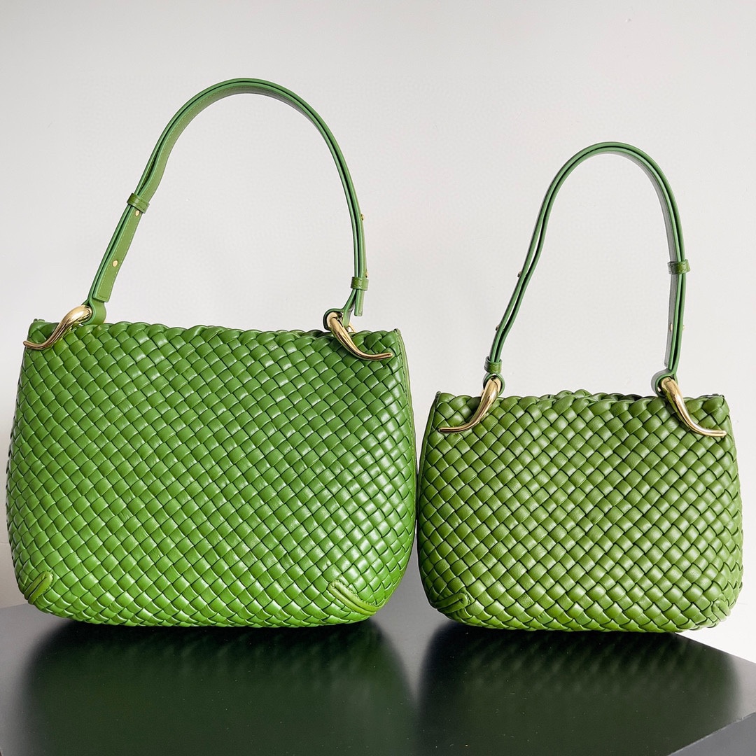 TOP Bottega Veneta BV Clicker Bags - Green