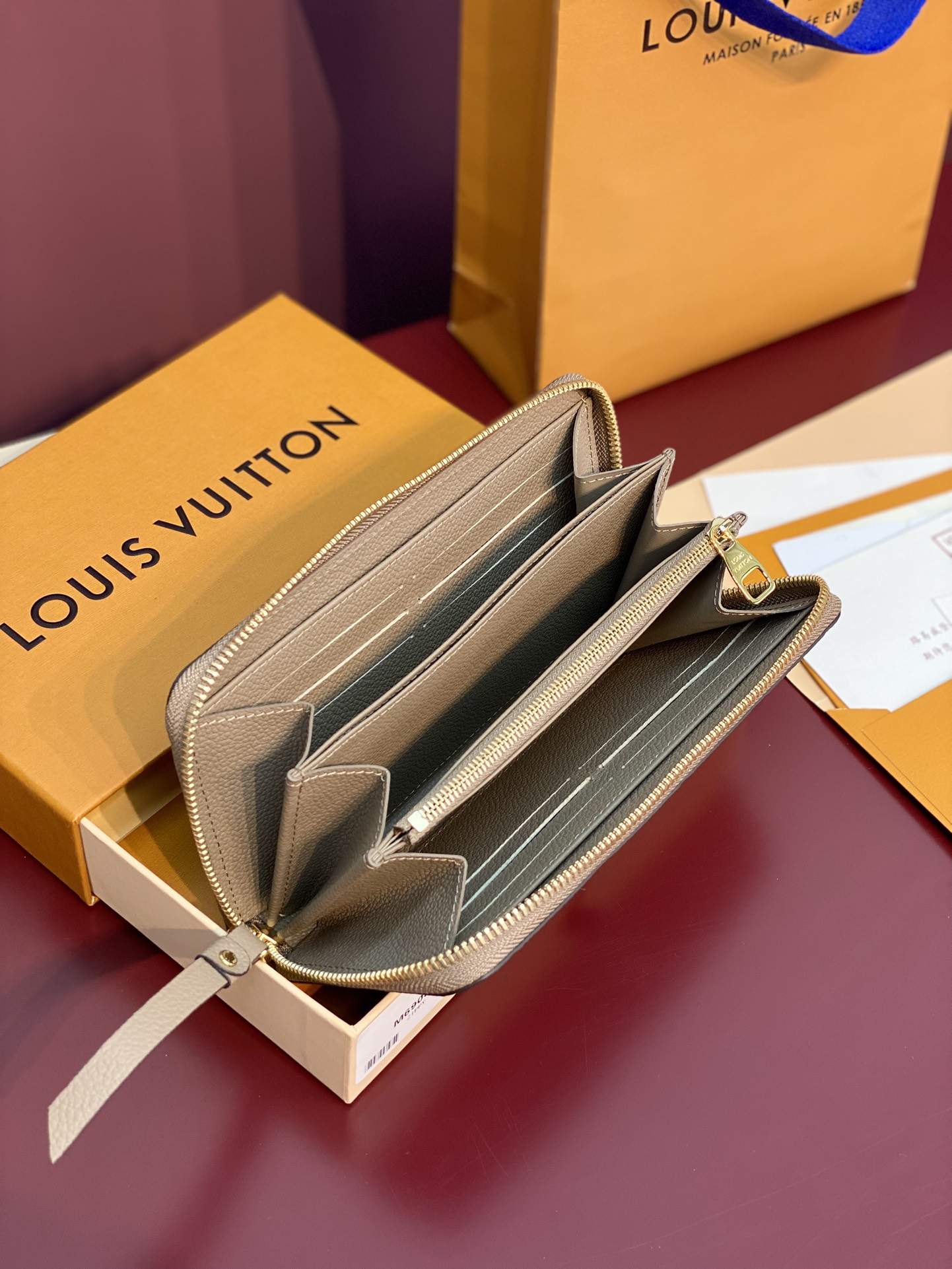 TOP Louis Vuitton LV Zippy Wallet Monogram Empreinte Leather 19.5x10cm - Khaki