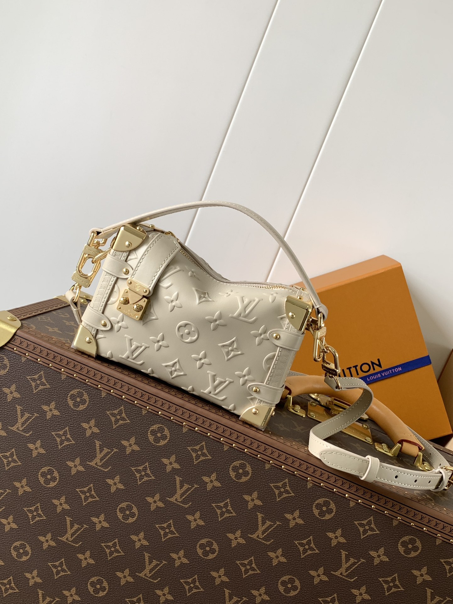 TOP Louis Vuitton LV Side Trunk Medium-Sized Handbag 12*7.5*19cm - Beige