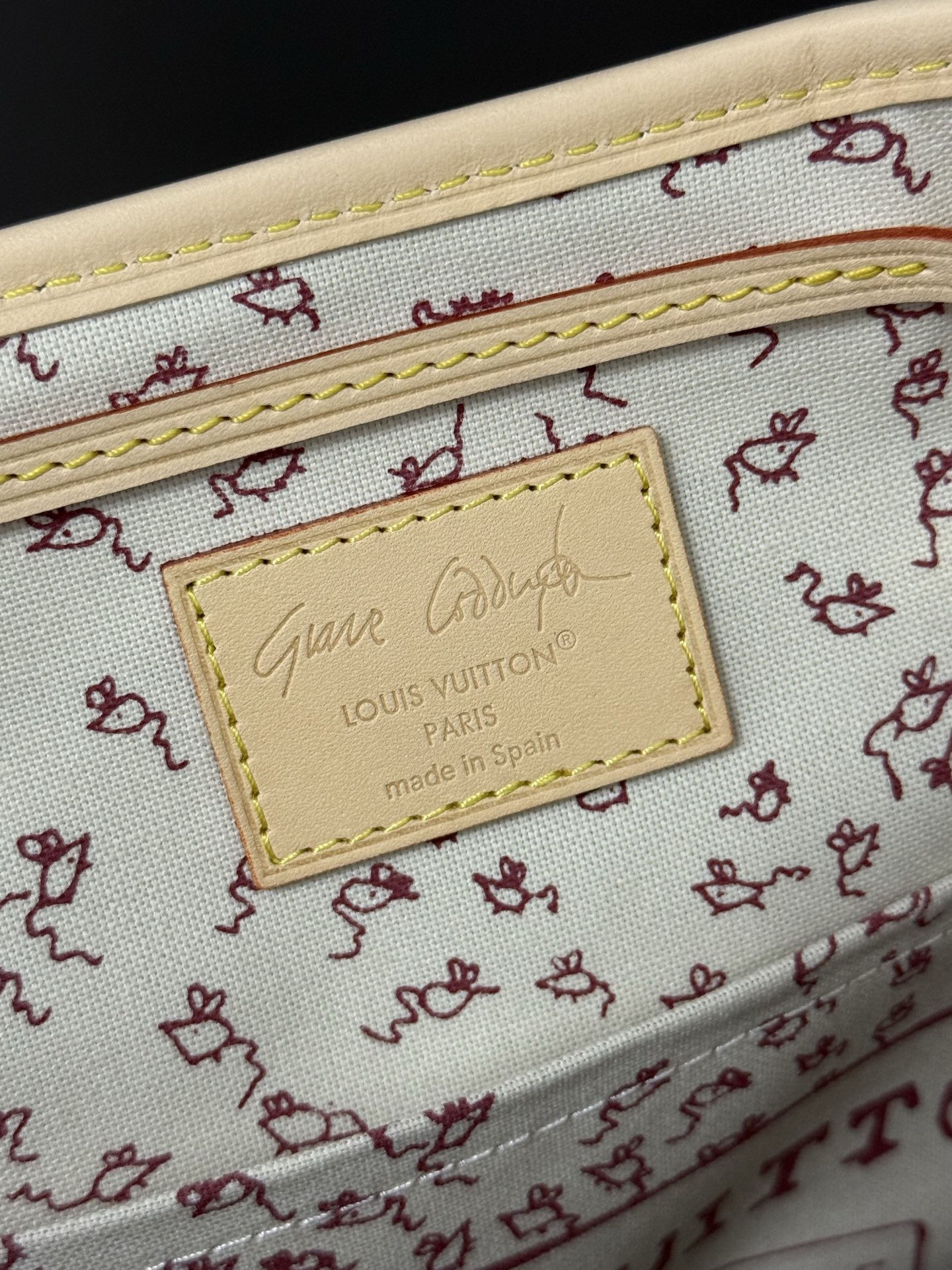 TOP Louis Vuitton LV Travels With Montsouris Backpack 30 x 18 x 28 cm - Beige