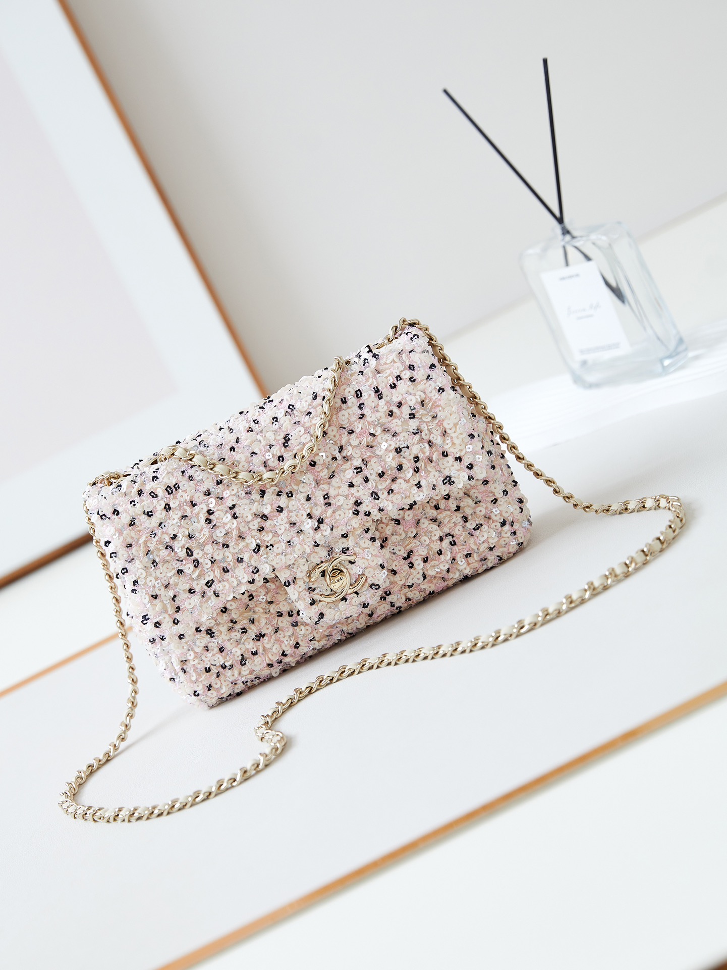 TOP CHANEL Flap Bag With Sequins And Embroidery 20*14*8cm - Pink&White
