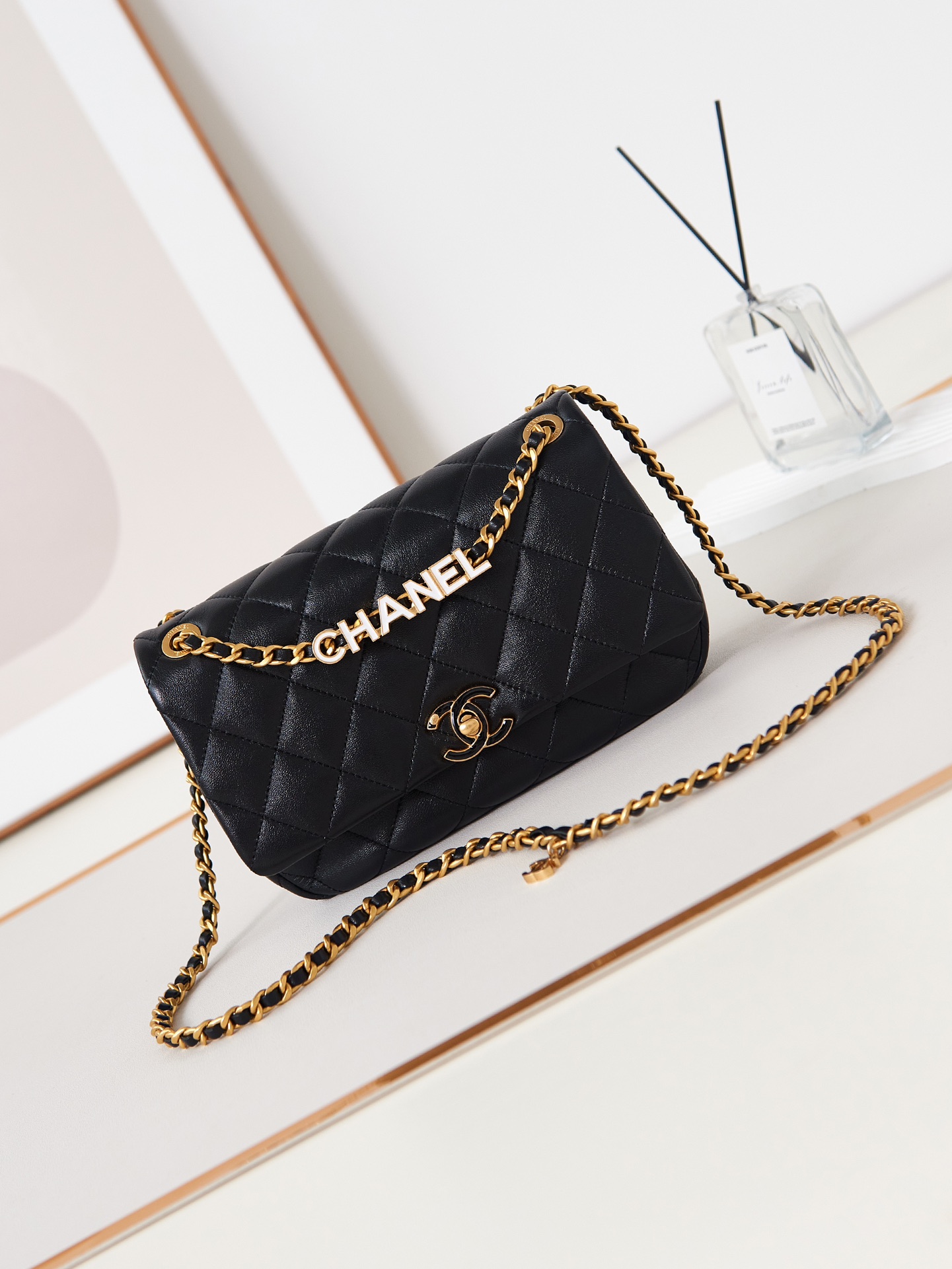TOP CHANEL 24P Chain Leather Bag 15.5-23-8.5cm - Black&GHW