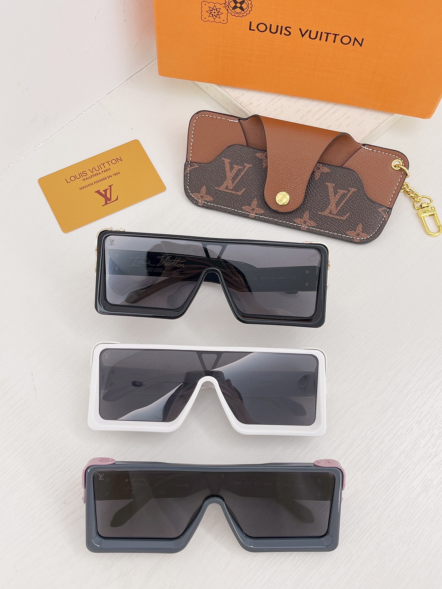 TOP Louis Vuitton LV Sunglasses  - 3 Color