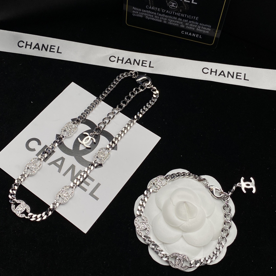 TOP CHANEL Silver Necklace Bracelet Set