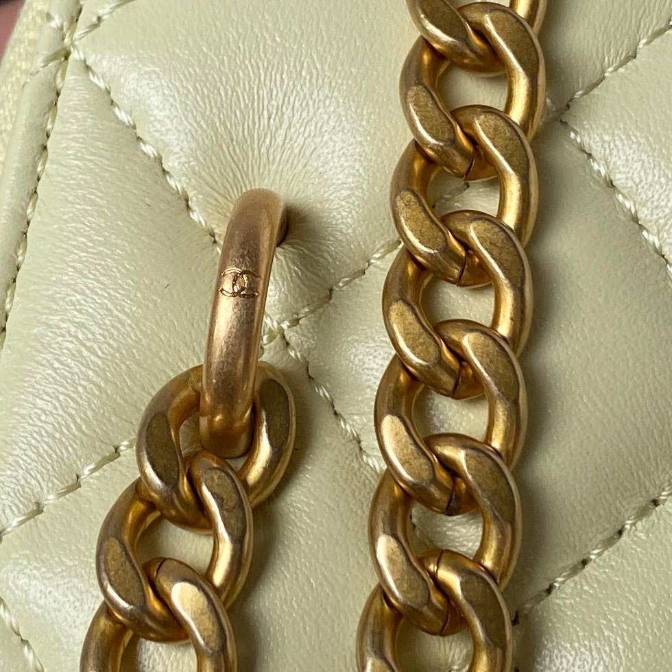 TOP CHANEL Chain Small Cosmetic Box 8.5*11*7cm - GHW