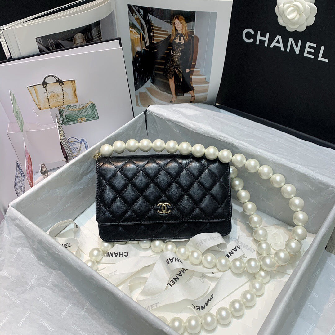TOP CHANEL Classic Flap WOC Pear Chain - Black