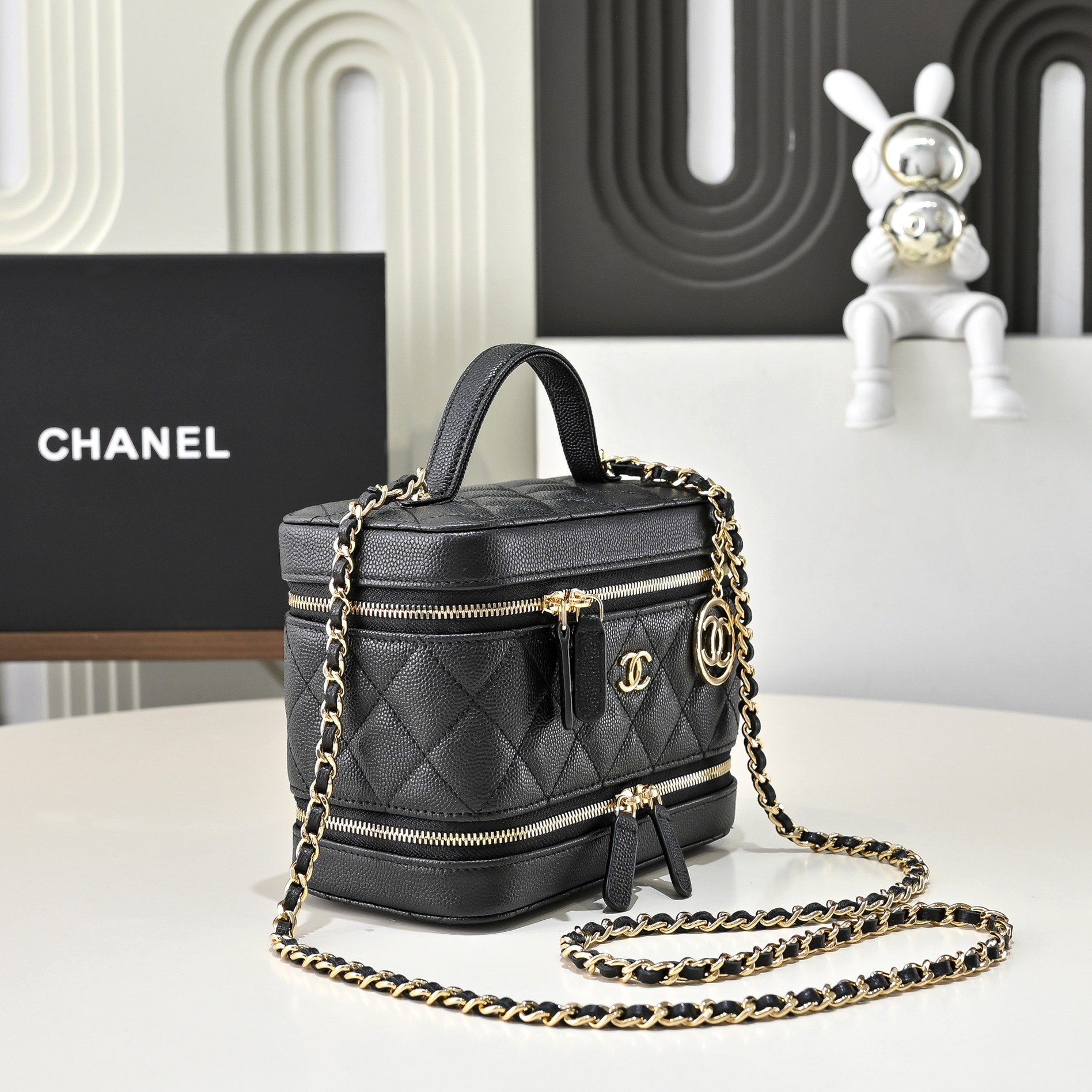 TOP CHANEL Double-layer Design Vanity Case 18-13-9cm - Black