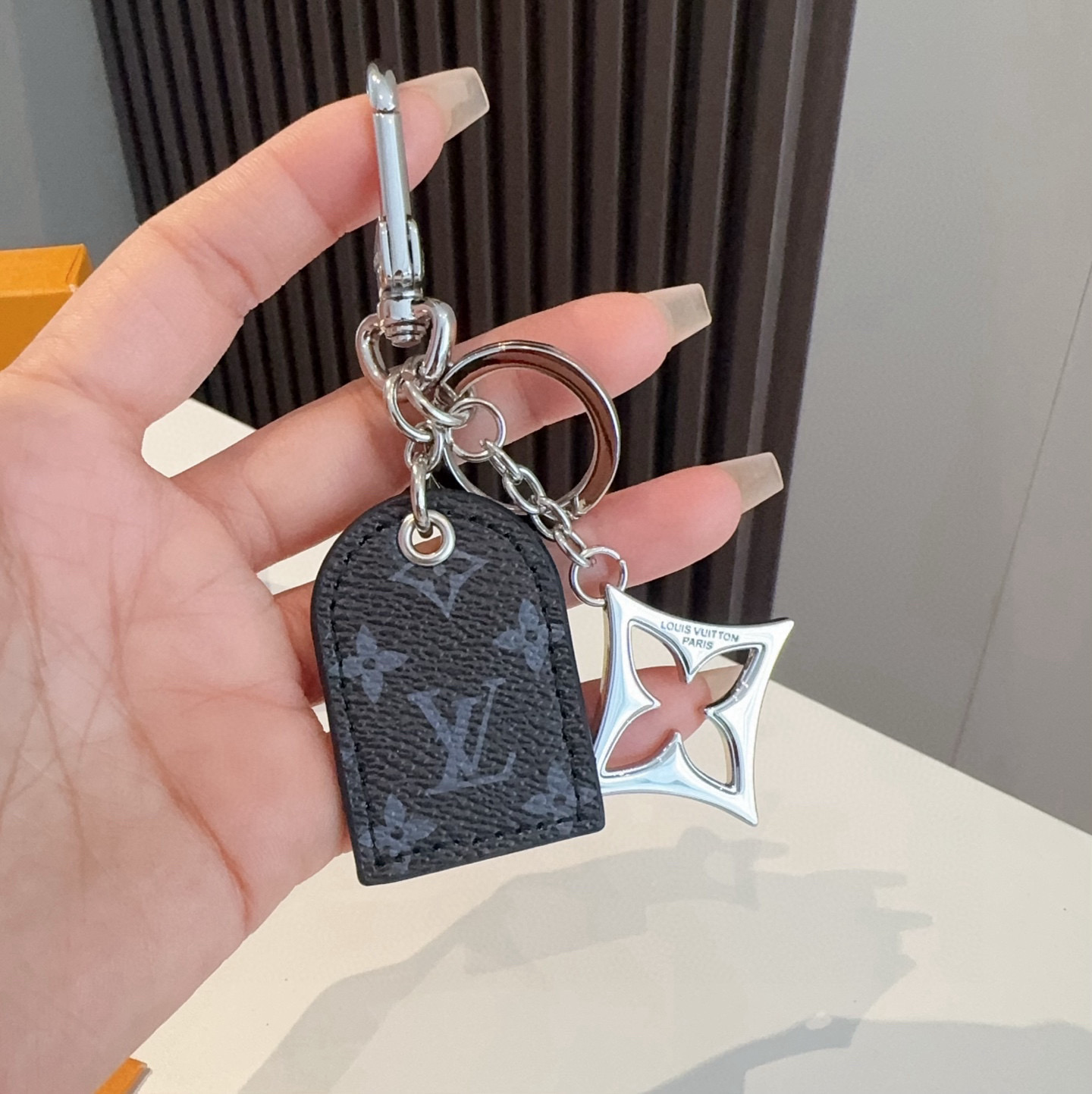 TOP Louis Vuitton LV Cherished Tab  Key Chain - 2 Colors
