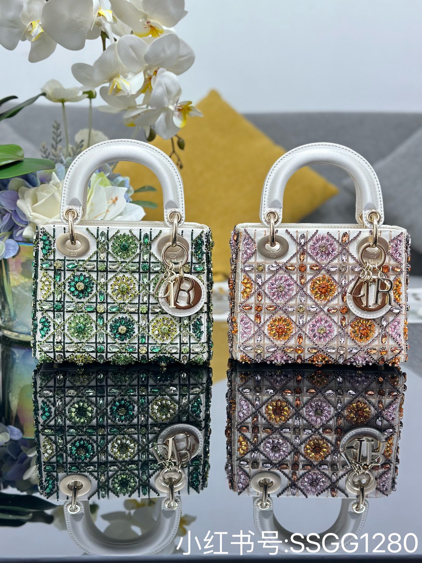 TOP Christian Dior Three Grid Embroidered Rhinestones Lady Christian Dior Bags 17*15*7 cm - 2 Colors