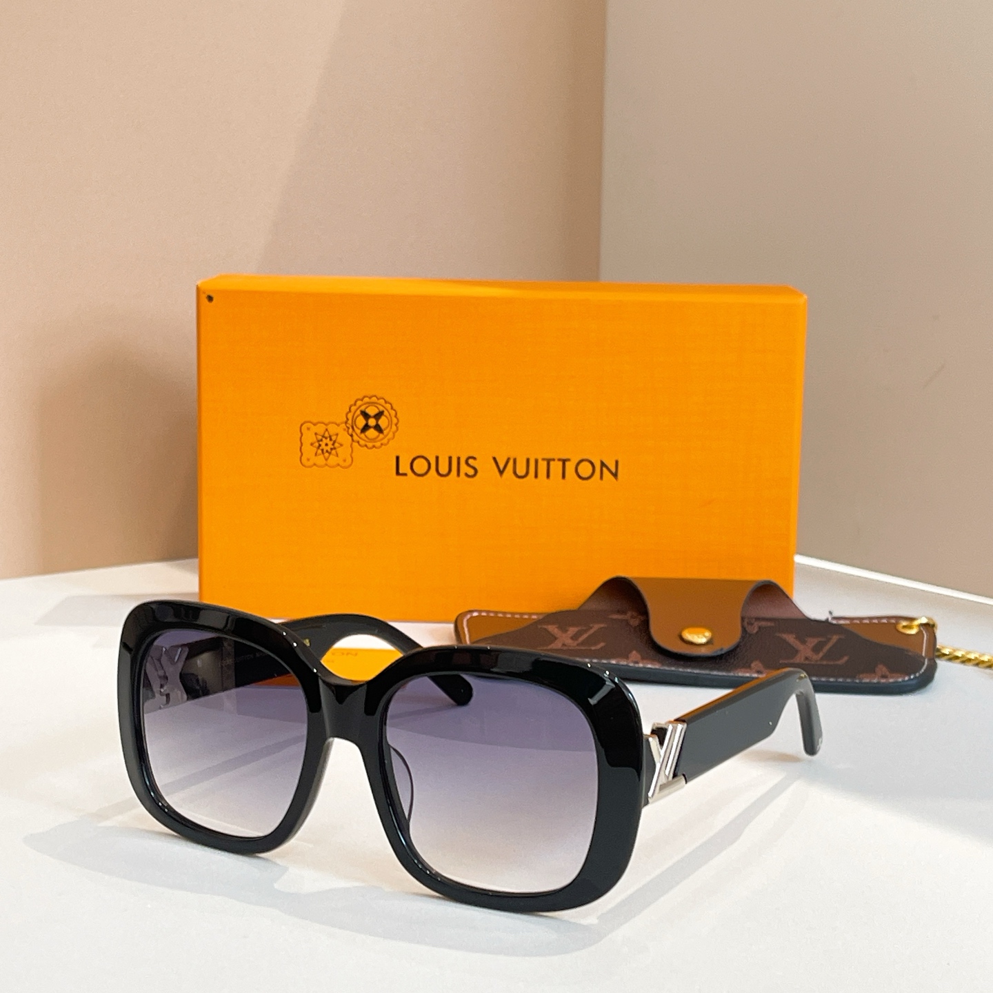 TOP Louis Vuitton LV Sunglasses - 6 Color