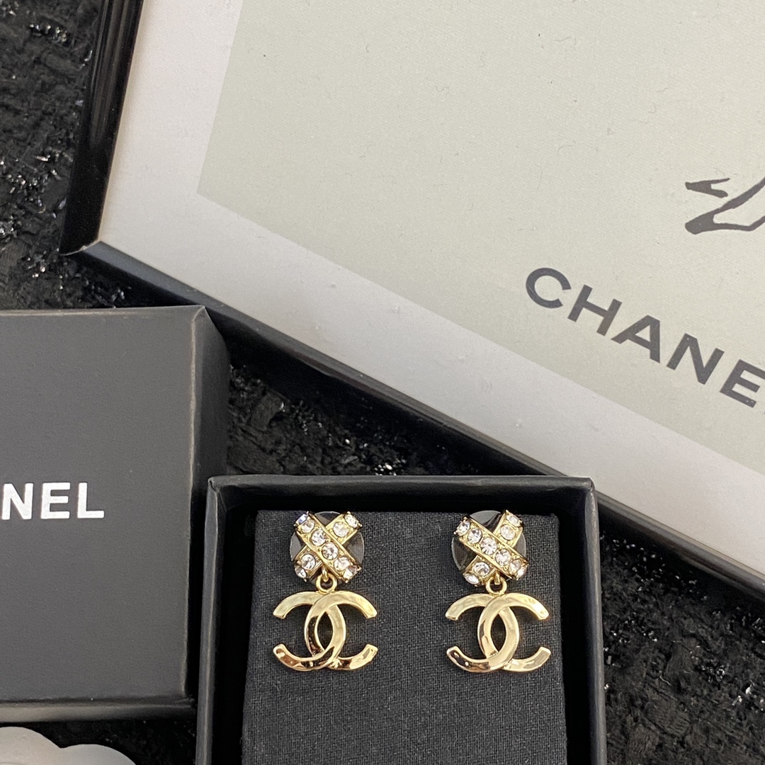 TOP CHANEL Double C Cross Earrings