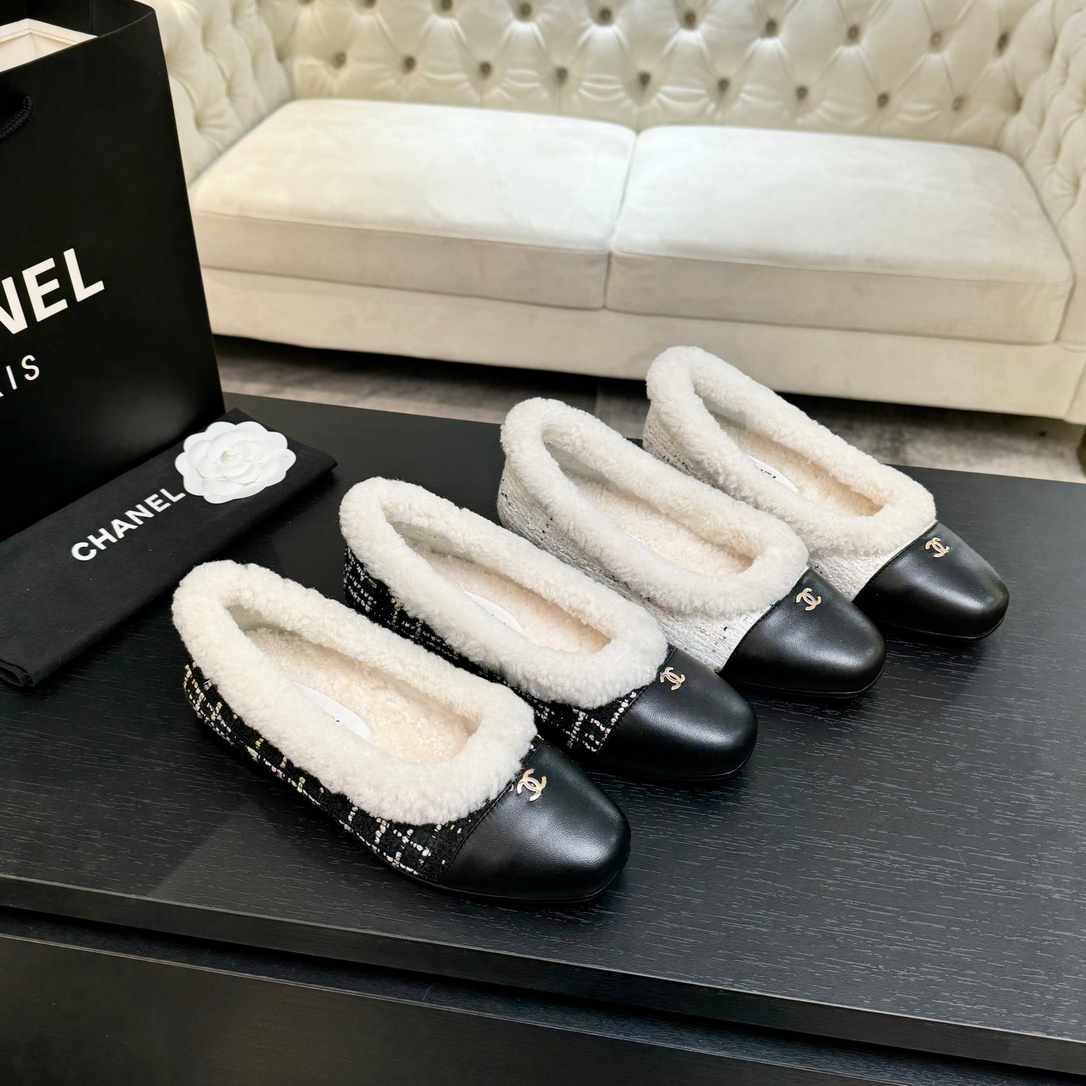 TOP CHANEL Flat Shoes - 2 Colors