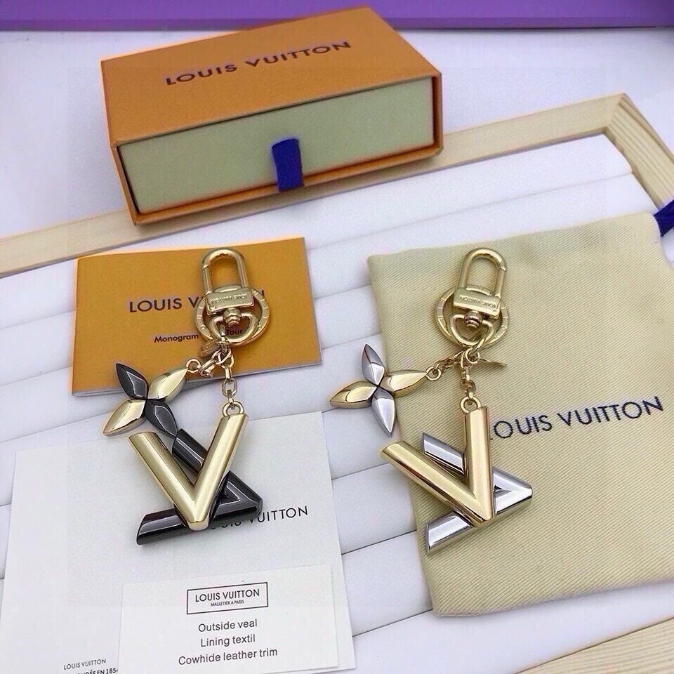 TOP Louis Vuitton LV LV Twist Bag Charm Key - 2 Colour