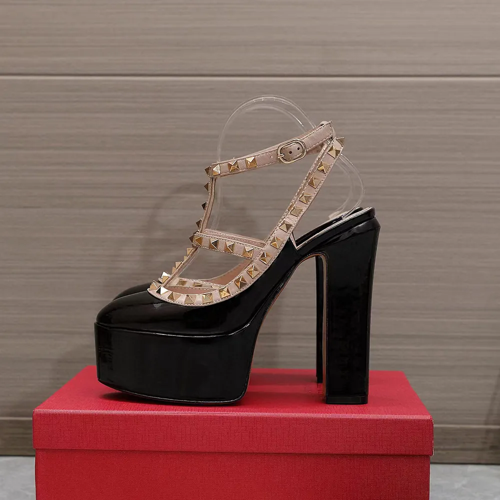 TOP VALENTINO Rockstud Patent Leather Platform Pumps - Black