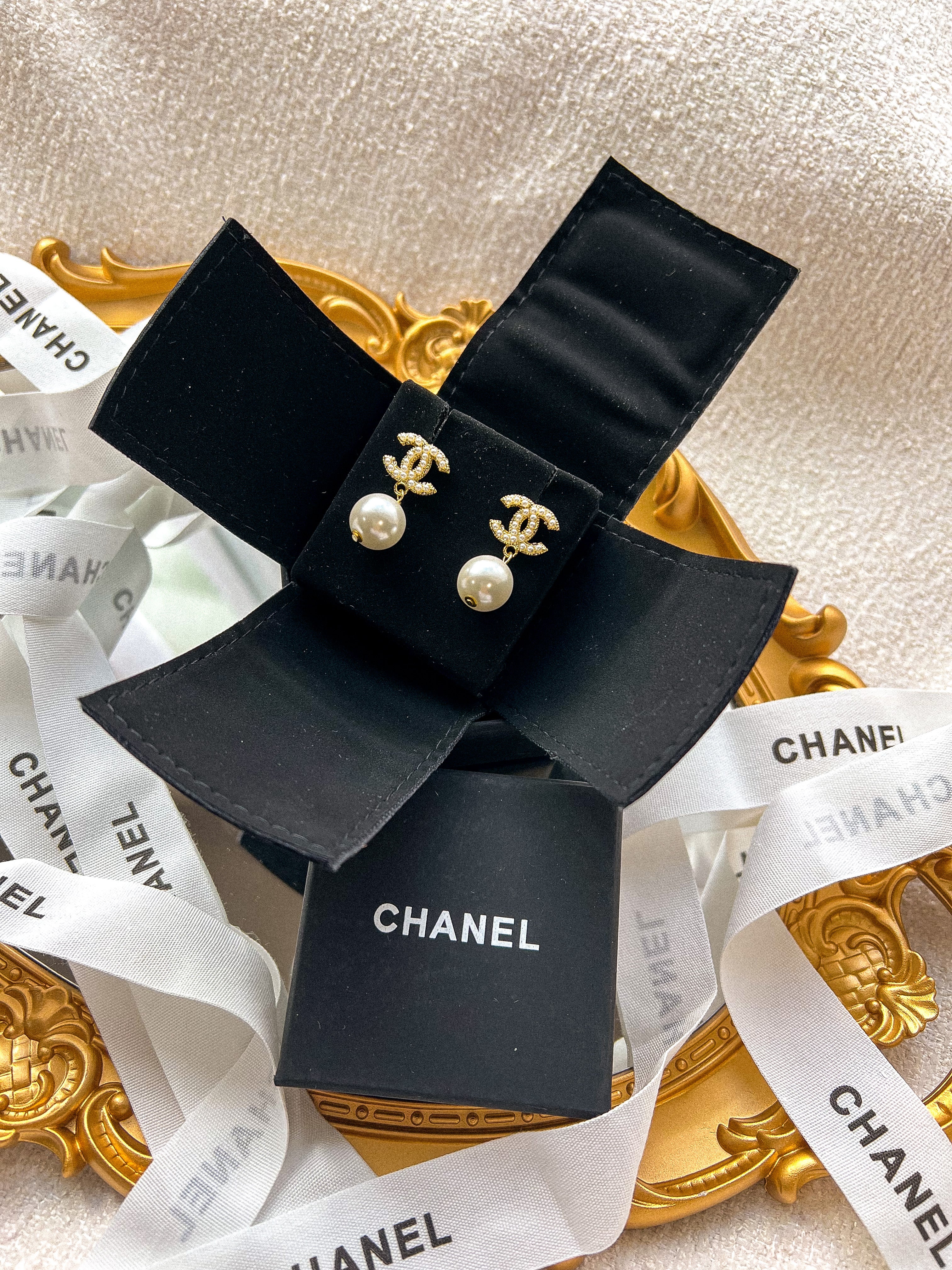 TOP CHANEL Immitation Pearl Drop Earrings