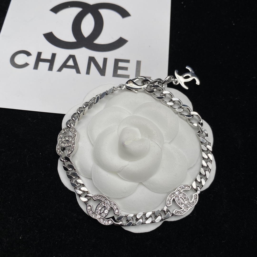 TOP CHANEL Silver Necklace Bracelet Set