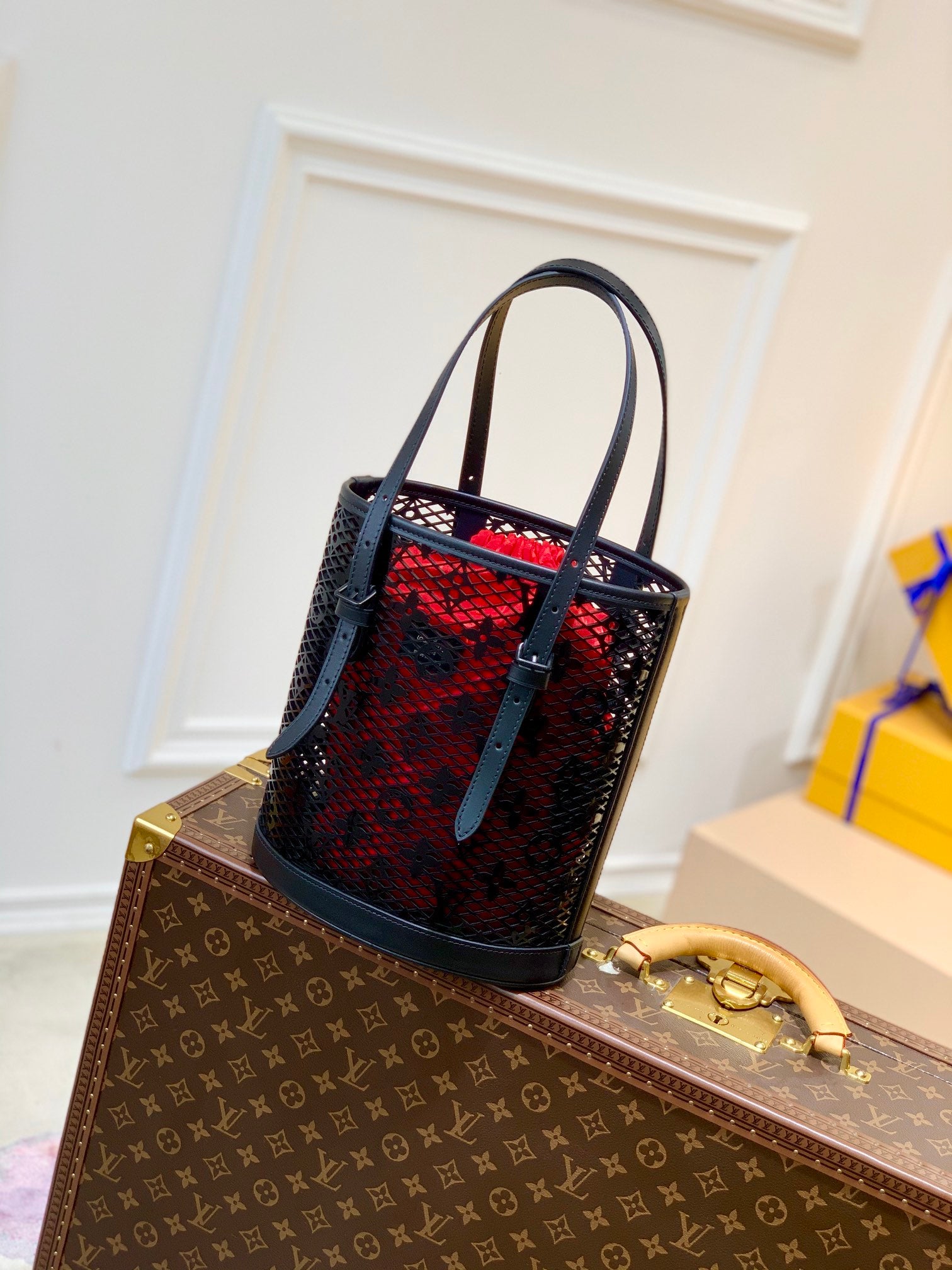 TOP Louis Vuitton LV  Nicolas Ghesquiere Bucket Bag 23 x 26 x 16 cm- Black