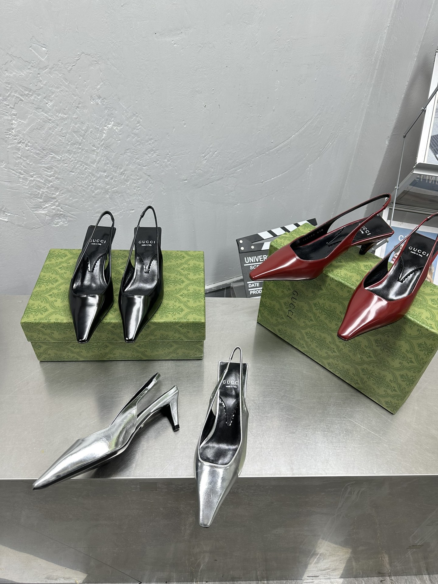 TOP GUCCI Cow Lacquered Leather Shoes - 3 Colors