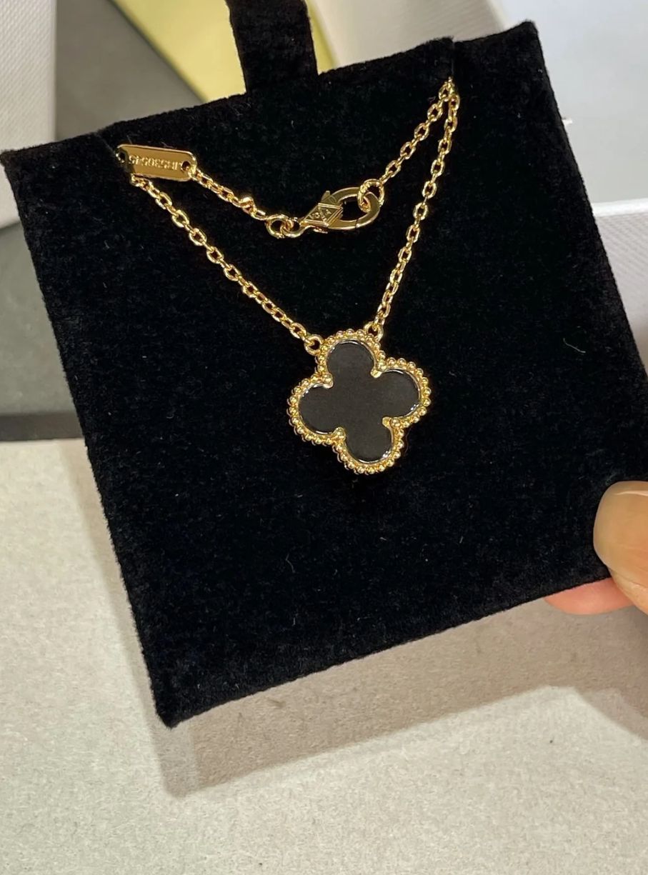 TOP Van Cleef & Arpels VCA Single Motif Albraham Necklace - Gold