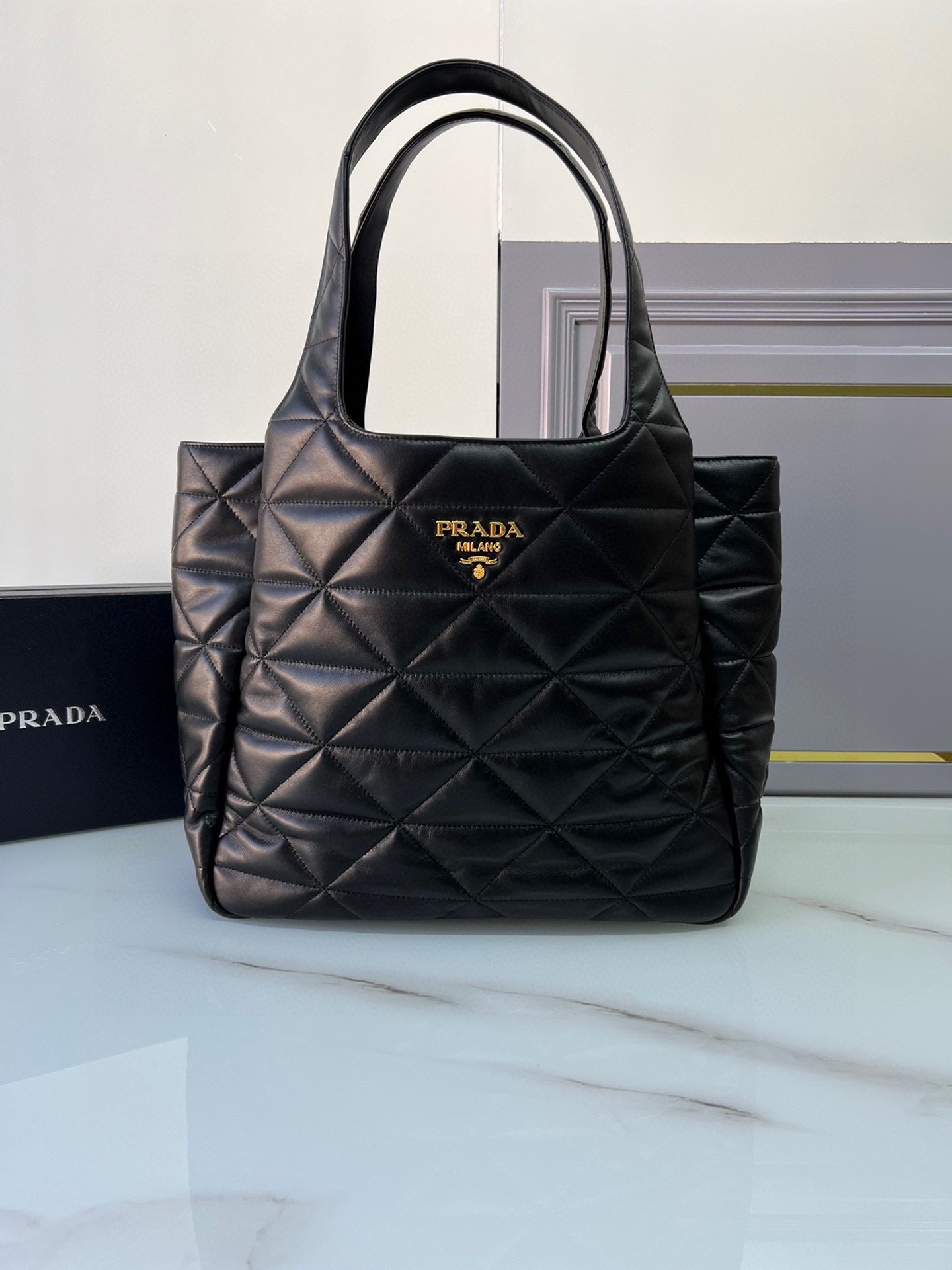 TOP PRADA Shopping/Tramp Bag Lambskin Large 39x34x16cm - Black