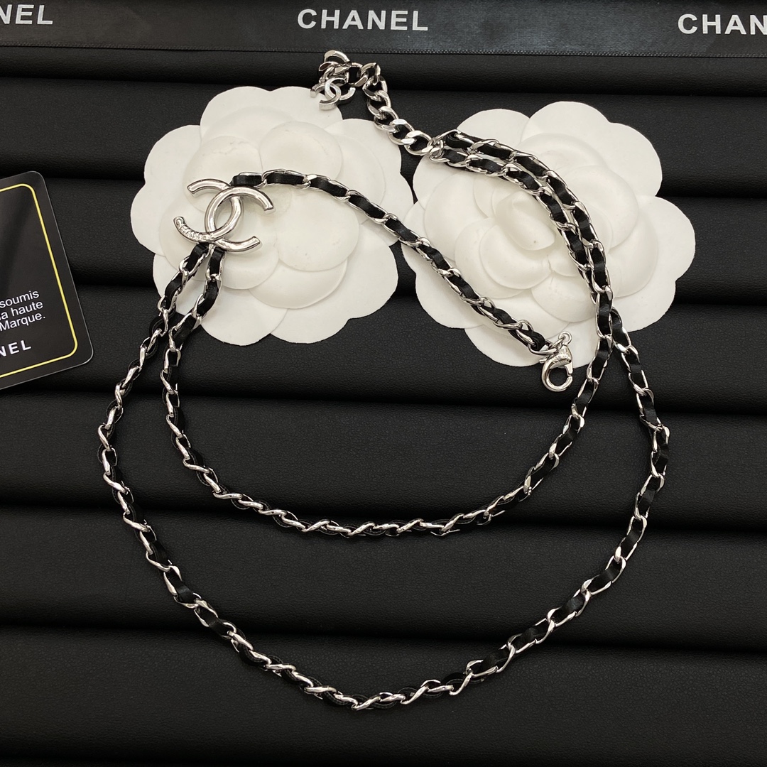 TOP CHANEL CC Necklace - Silver/Black