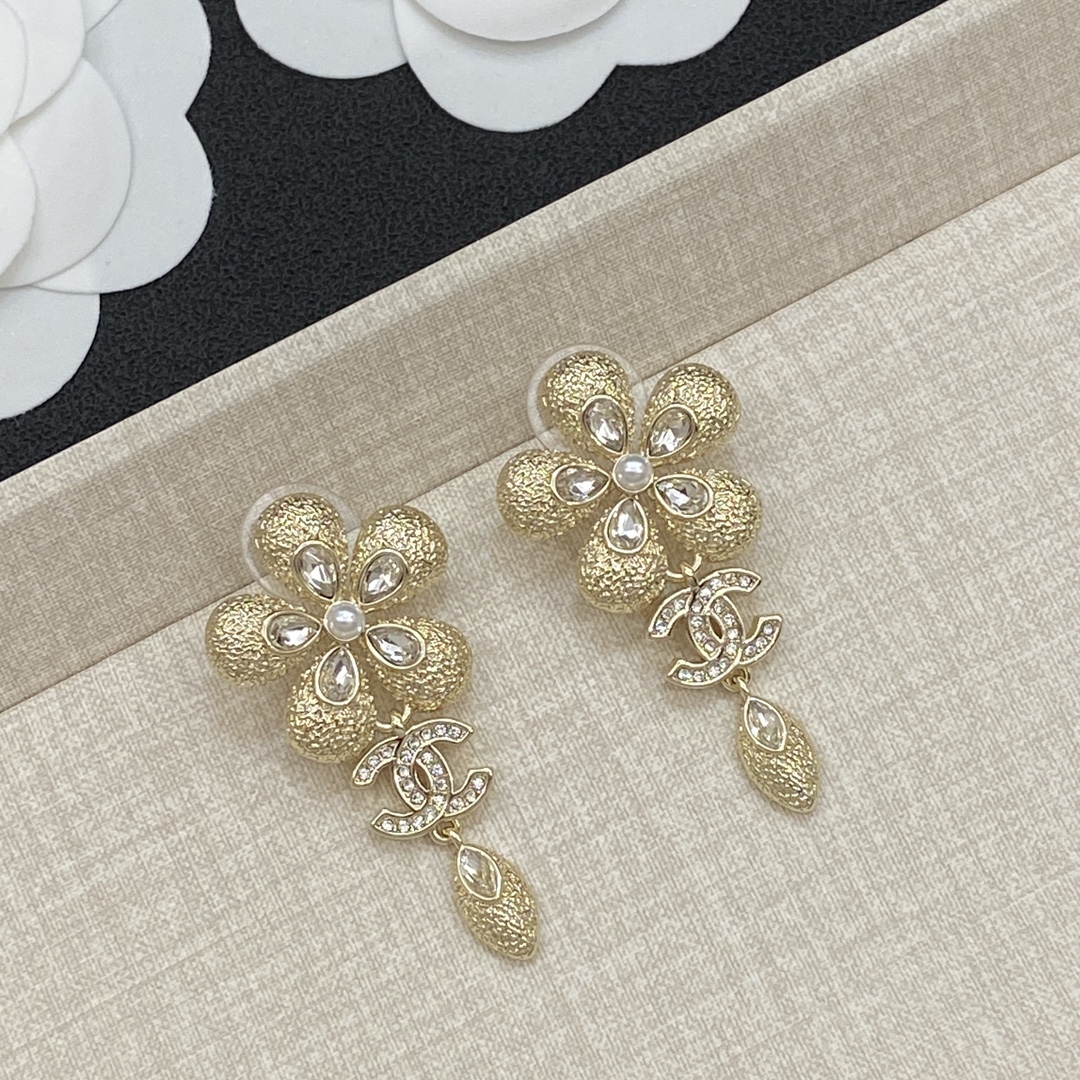 TOP CHANEL Earrings - Gold