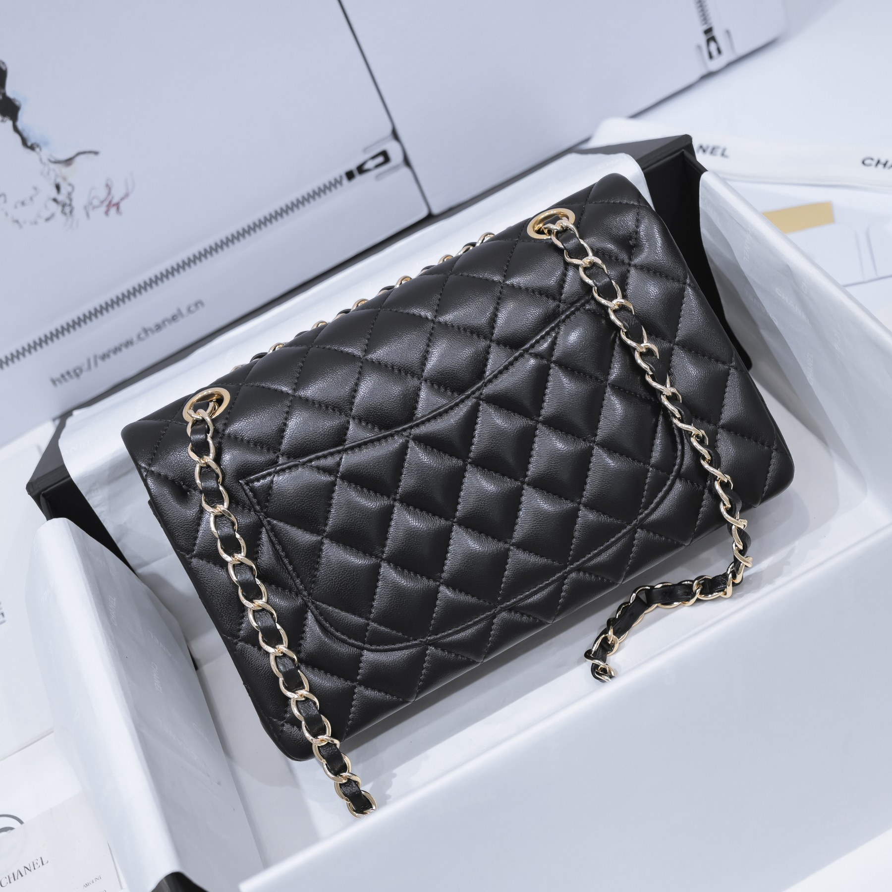 TOP CHANEL Classic Flap Bag 23cm - Black & GHW