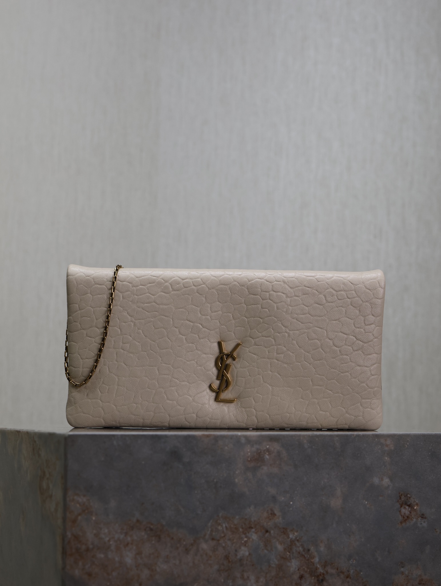 TOP Yves Saint Laurent YSL Calypso Bag 24x20x3cm - Black /White& GHW