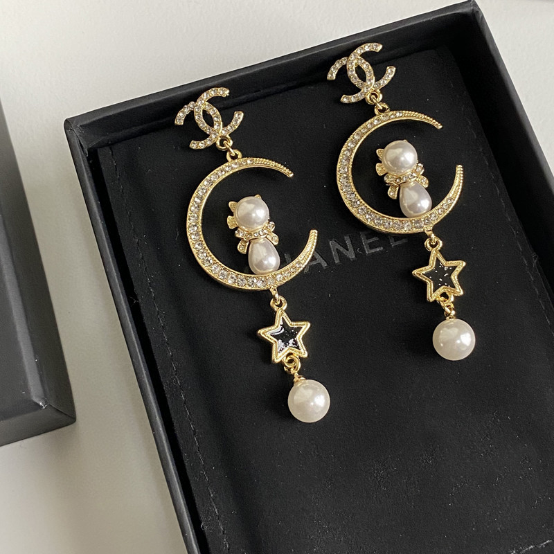 TOP CHANEL Earrings - Gold