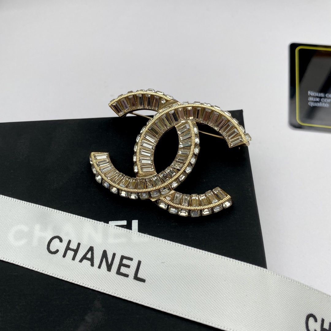 TOP CHANEL Brooch Collections