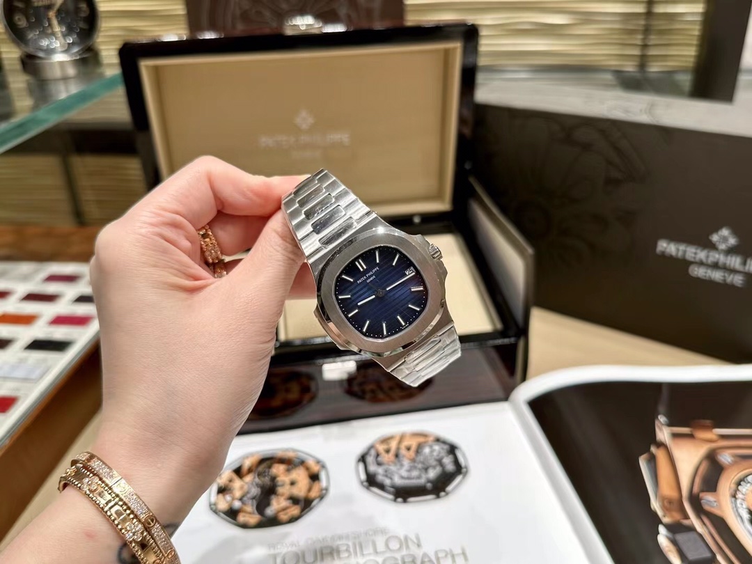TOP Patek Philippe Nautilus 40mm Watch - Dark Blue