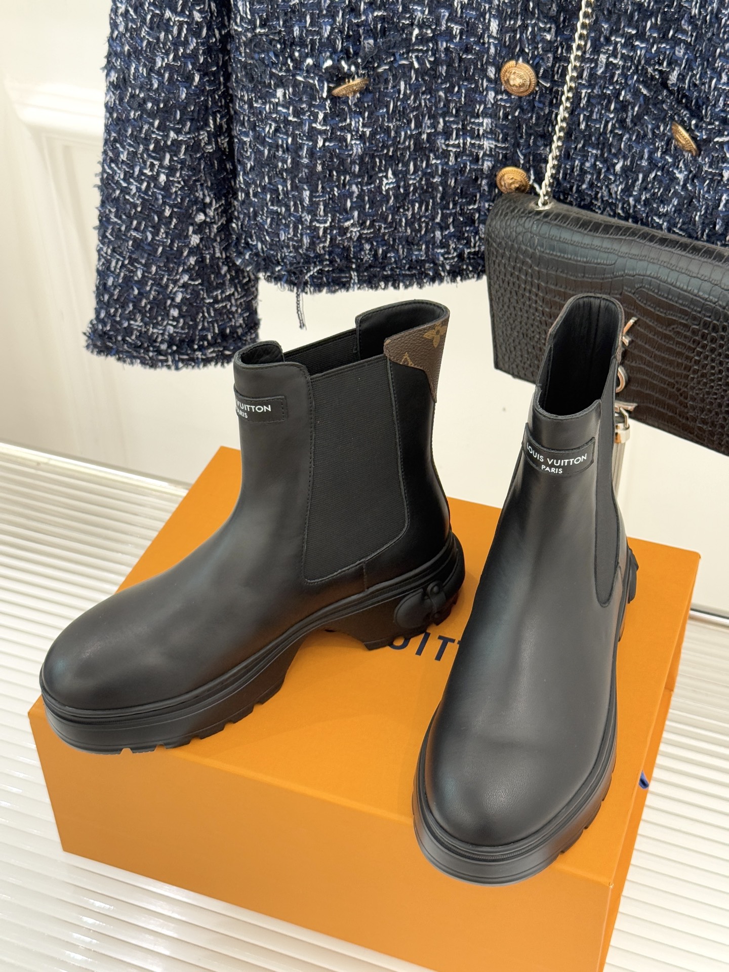 TOP Louis Vuitton LV Chelsea's Thick-soled Boots - 2 Color