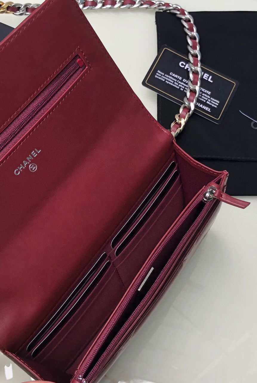 TOP CHANEL 19 WOC Bag Quilted - Burgundy & SHW