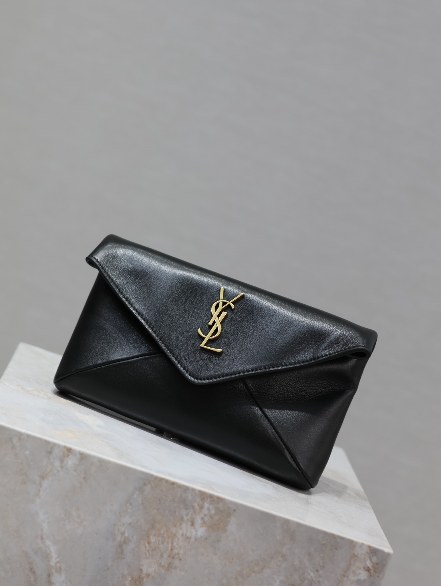 TOP Yves Saint Laurent YSL Le Envelope Clutch 21.4×14×4cm - Black
