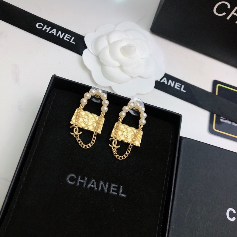TOP CHANEL Double C Pearl Bag Stud Earrings