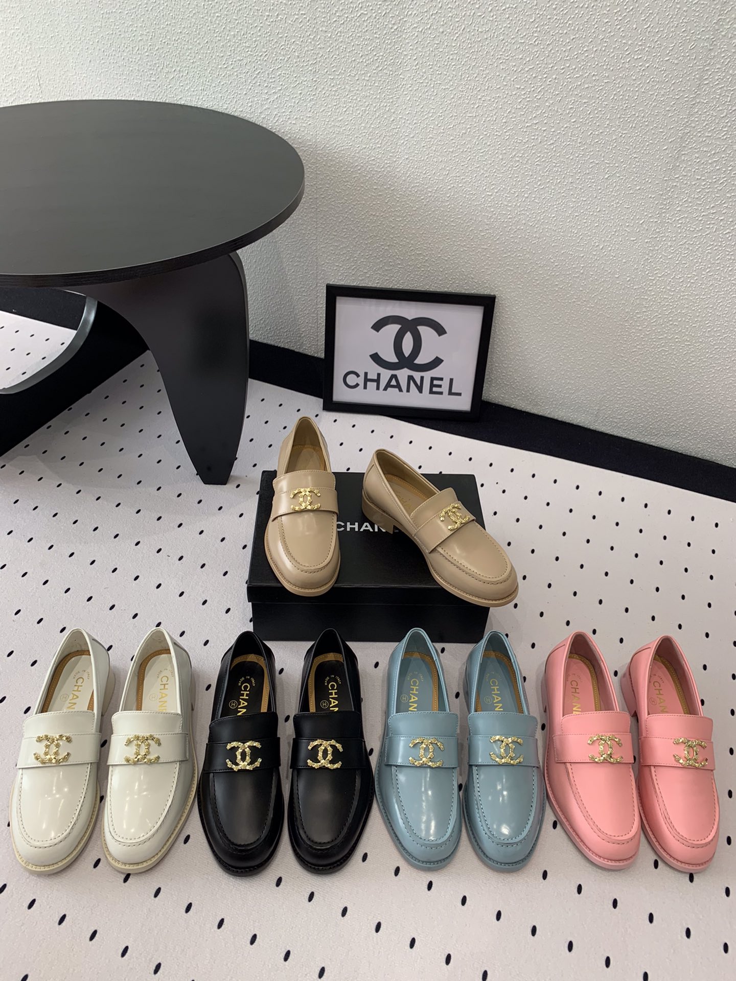 TOP CHANEL CC Loafers - 2 Color