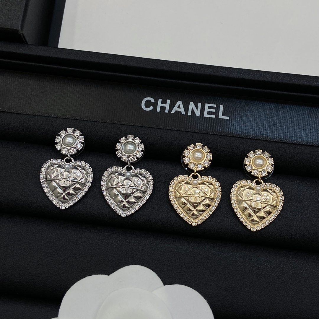 TOP CHANEL Heart Earrings-2 Colors
