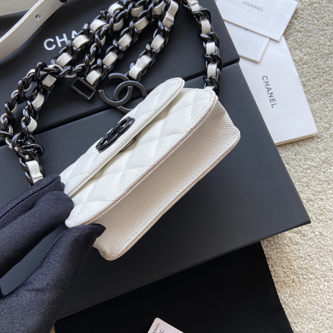 TOP CHANEL Fanny Pack Bag 12.5x9cm - White
