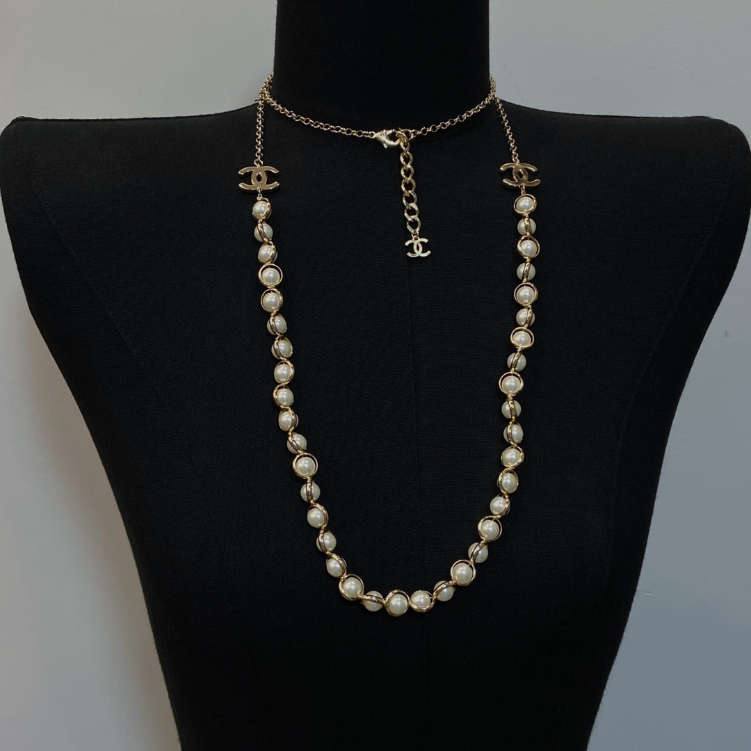 TOP CHANEL Pearl Necklace