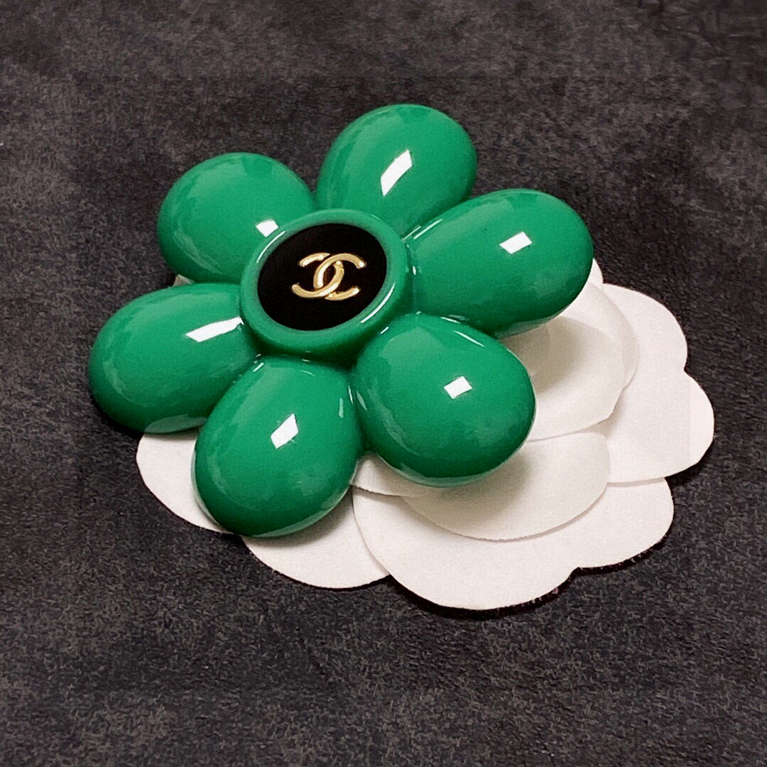 TOP CHANEL Flower Brooch-Green