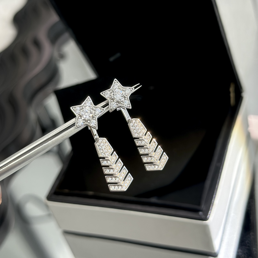 TOP CHANEL Comet Pendant Earrings