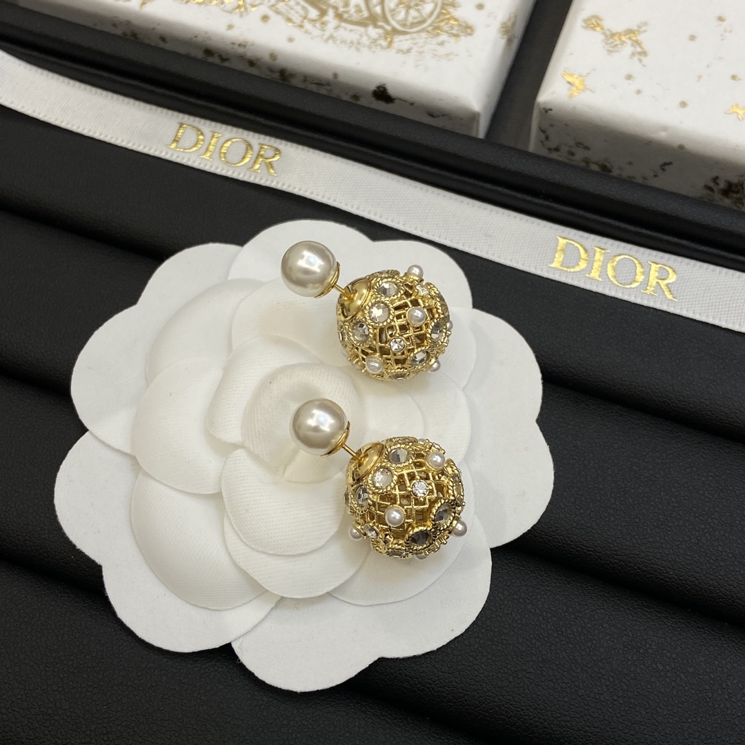 TOP Christian Dior Pearl Earrings - Gold