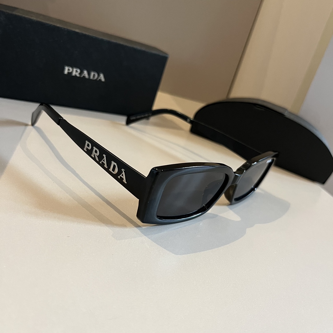 TOP PRADA Sunglasses - Black