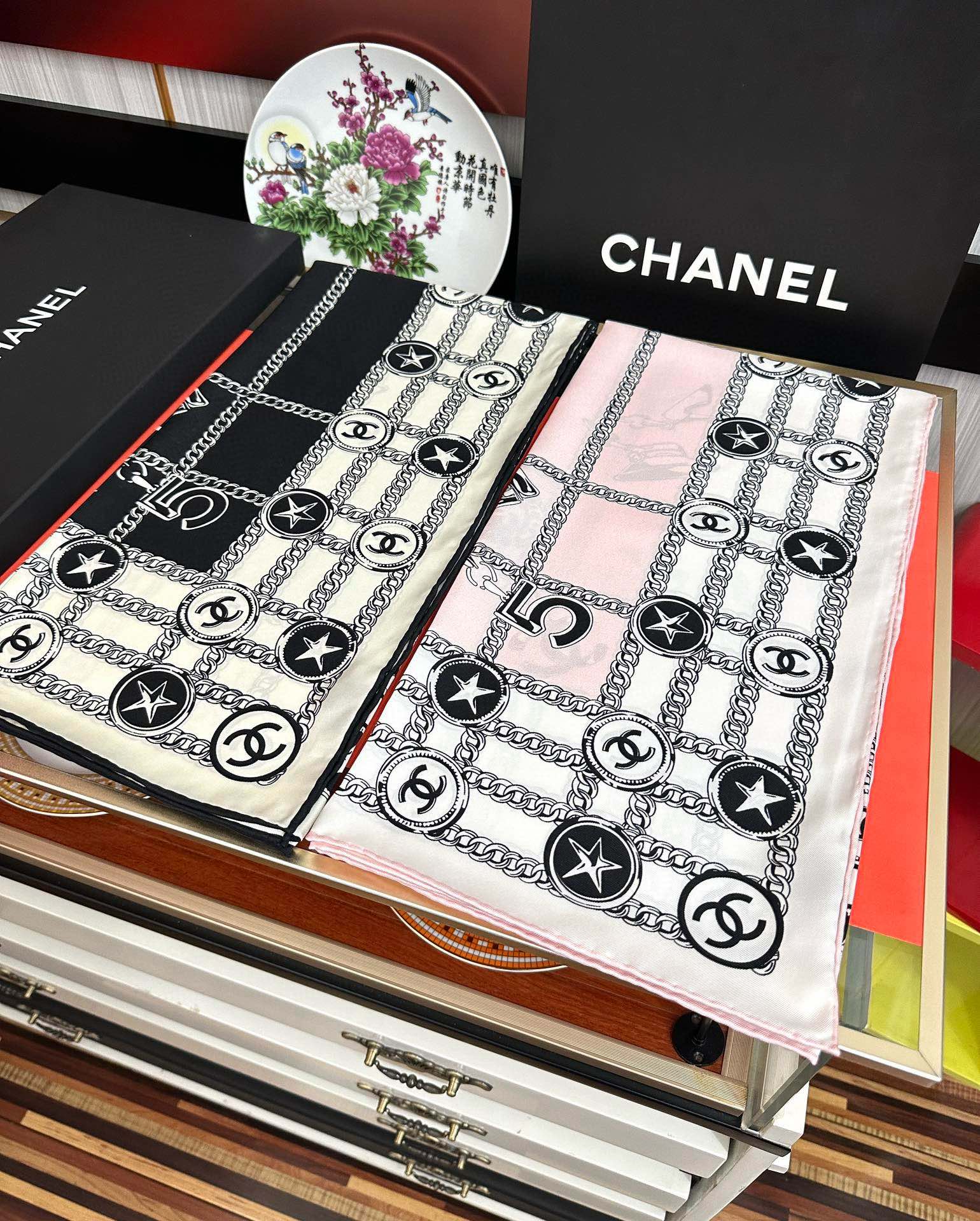 TOP CHANEL Kerchief 90x90CM - 2 Colors