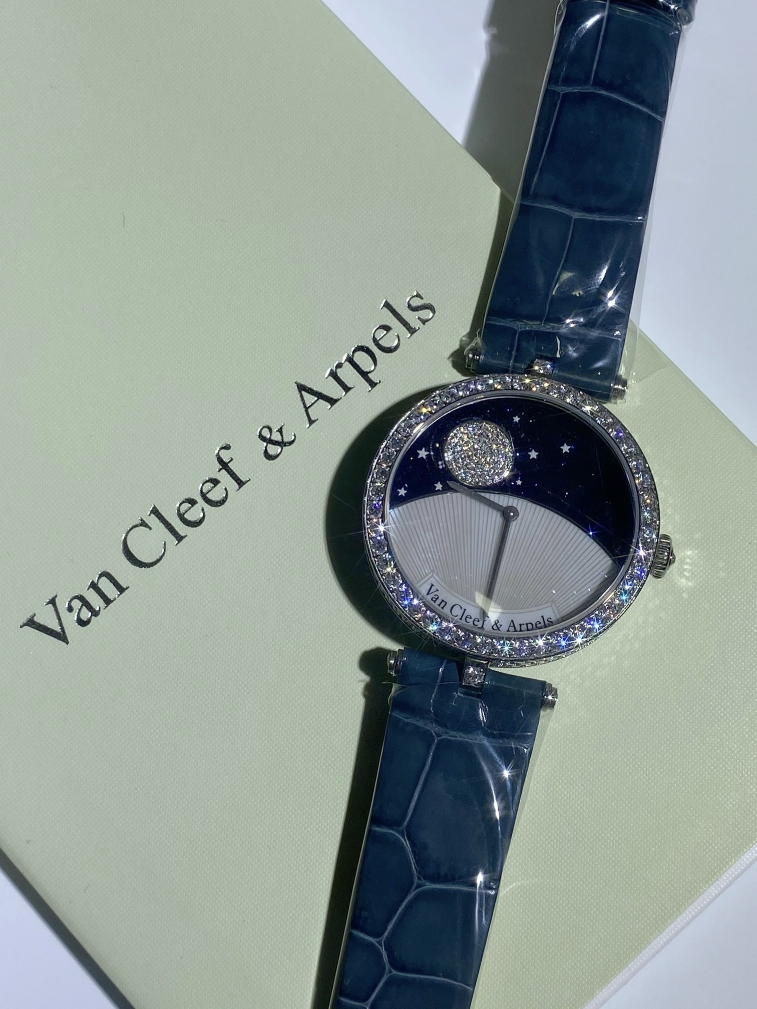 TopVan Cleef & Arpels Van Cleef & TF Watches with Diamonds - 5 Color