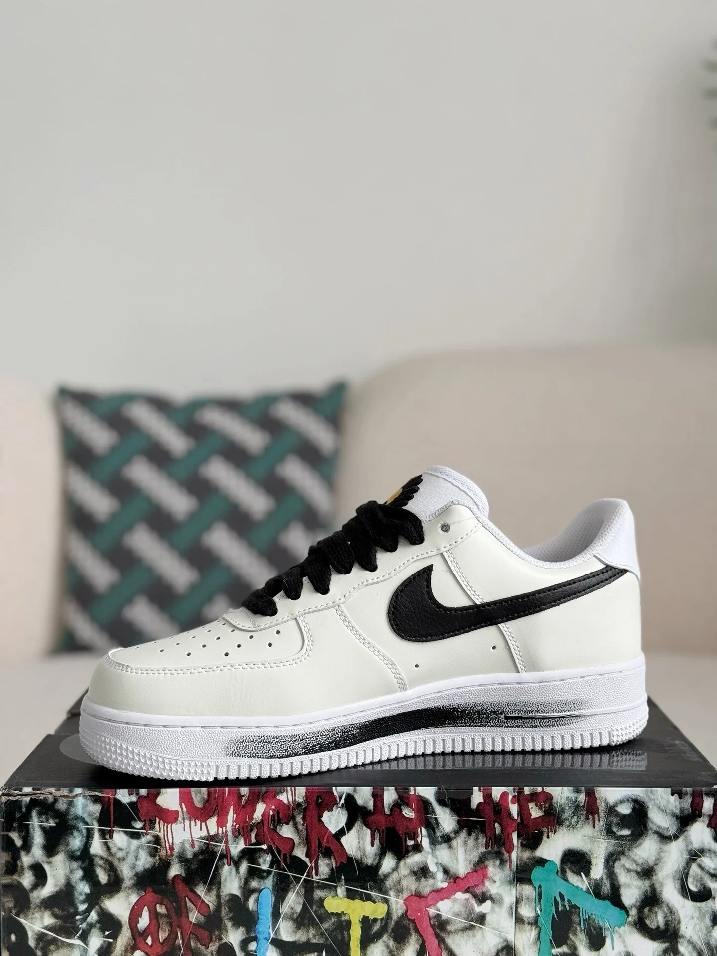 AAAShose Street Style Floral Embroidered Casual Sneakers Cream White Low Top Skateboard Shoes Fashion Daily Walking Shoes For Men Women