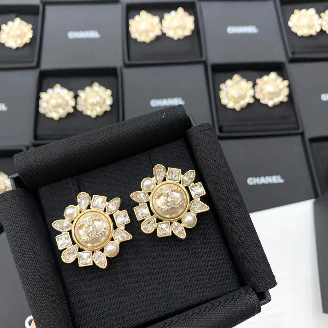TOP CHANEL Sunflower Earrings