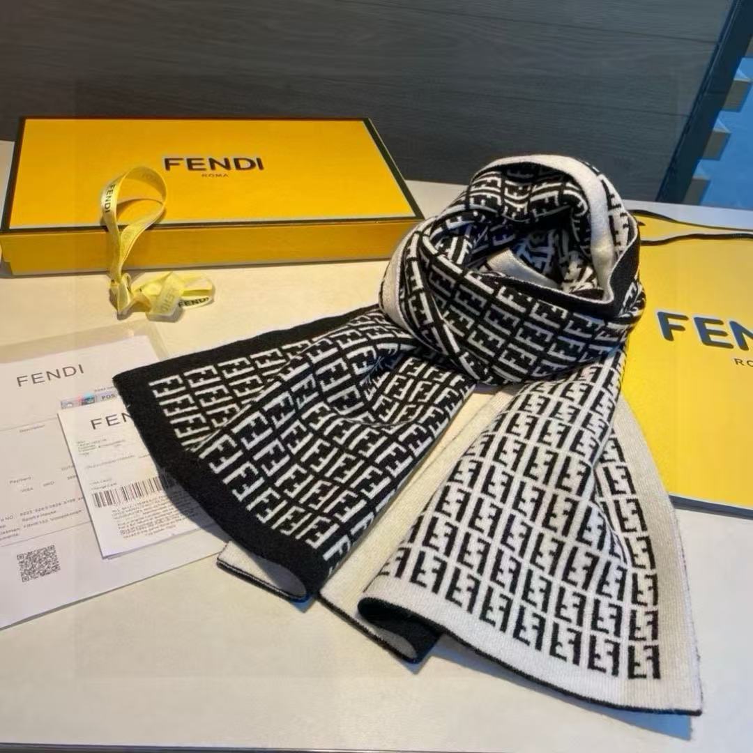 Fendi Wool knit double-sided scarf (Replica)